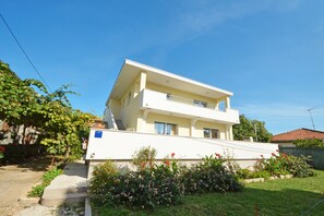 Exterior - STIPE 2 with one bedroom, only 100m from the beach in Trogir (Trogir)