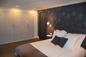 1 غرفة نوم وخزنة داخل الغرفة ومكواة/لوح كي وواي فاي