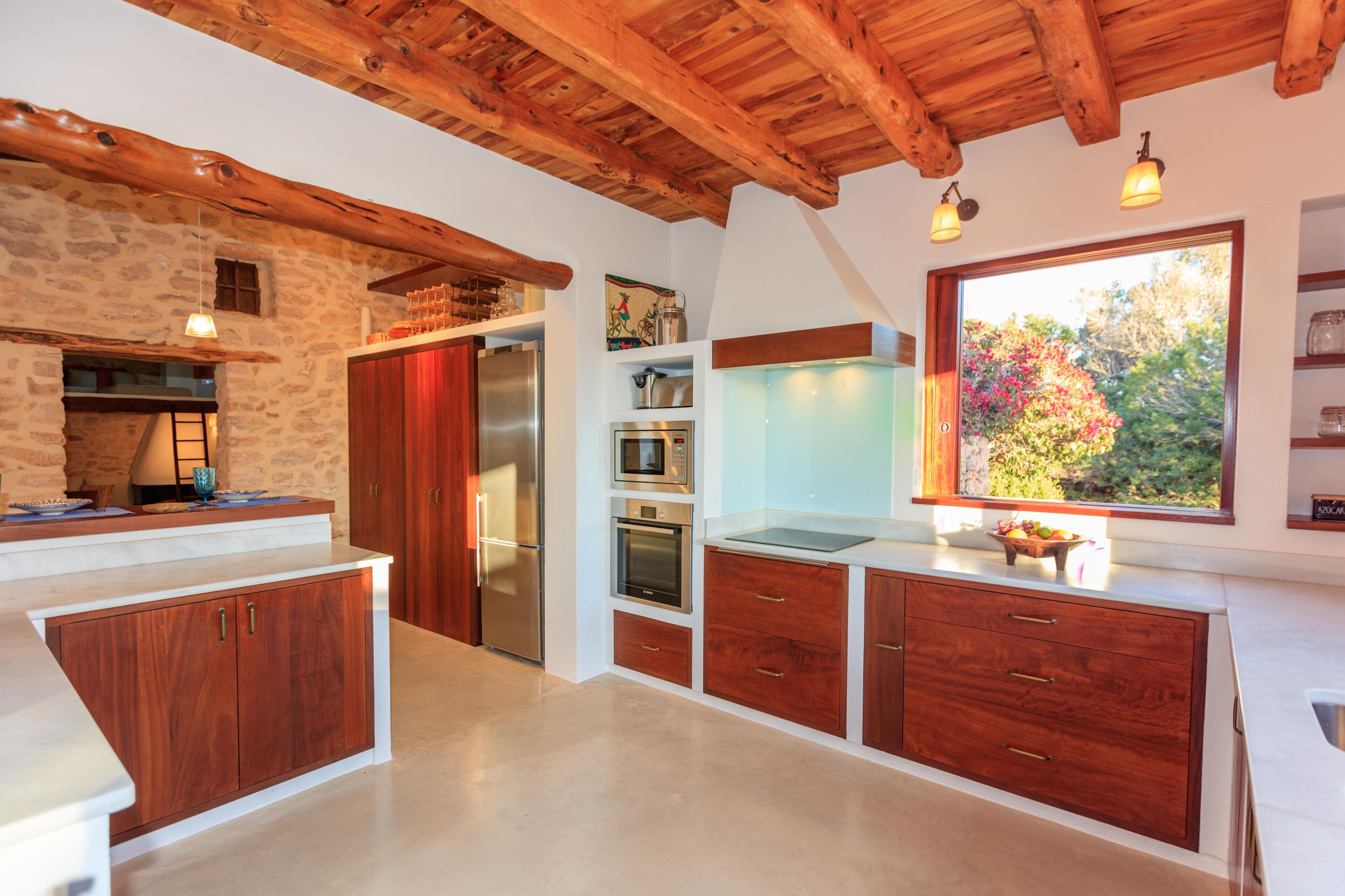 Large Villa with pool, garden and views of the Mediterranean