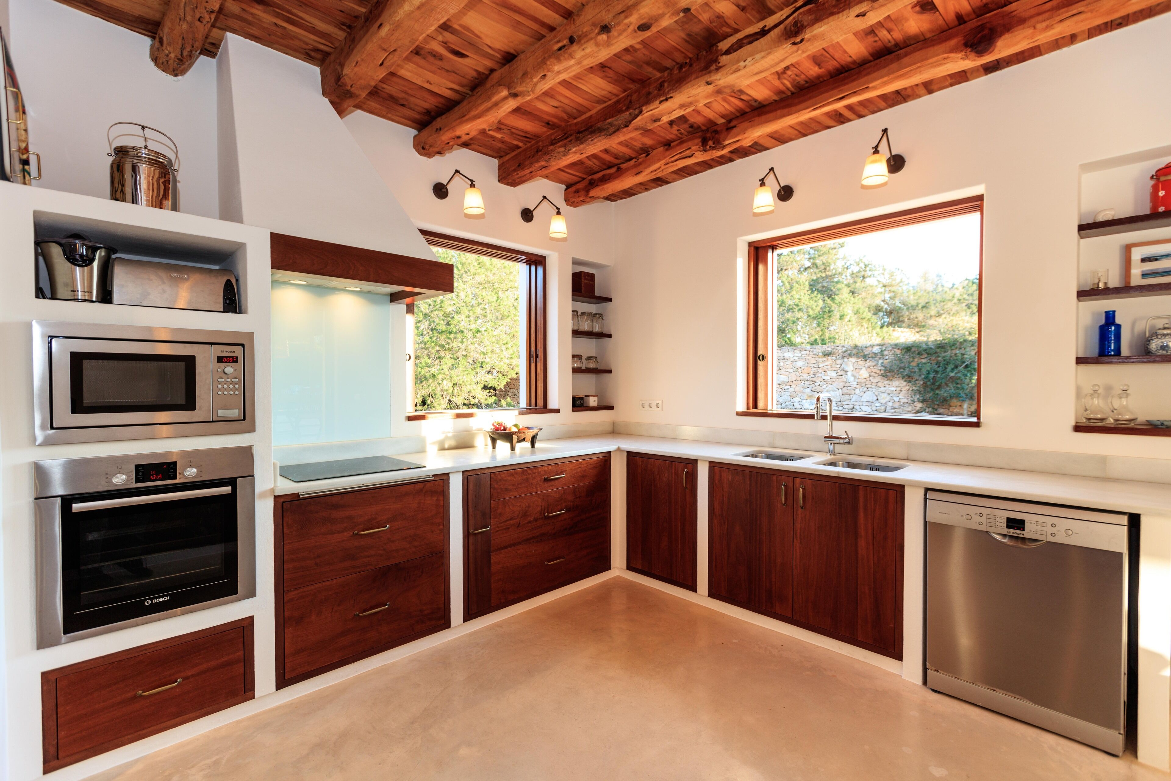 Large Villa with pool, garden and views of the Mediterranean