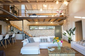 تلفزيون، مشغل دي في دي، كُتُب، ستيريو