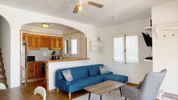 Smart-TV, DVD-Player, BĂŒcher