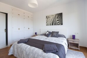 3 slaapkamers, een kluis op de kamer, een strijkplank/strijkijzer
