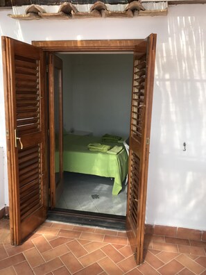 1 chambre, fer et planche à repasser, Wi-Fi gratuit, draps fournis