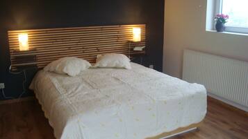 6 bedrooms, iron/ironing board, free WiFi