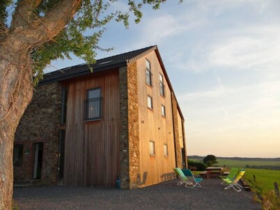 Spacious and comfortable gîte with garden and very nice view 