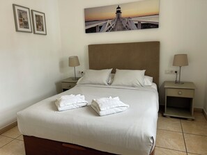 2 slaapkamers, een strijkplank/strijkijzer, gratis wifi, beddengoed