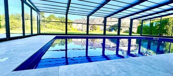 Couples' chambre d'hôte in Monts D'Arrée with access to heated swimming pool