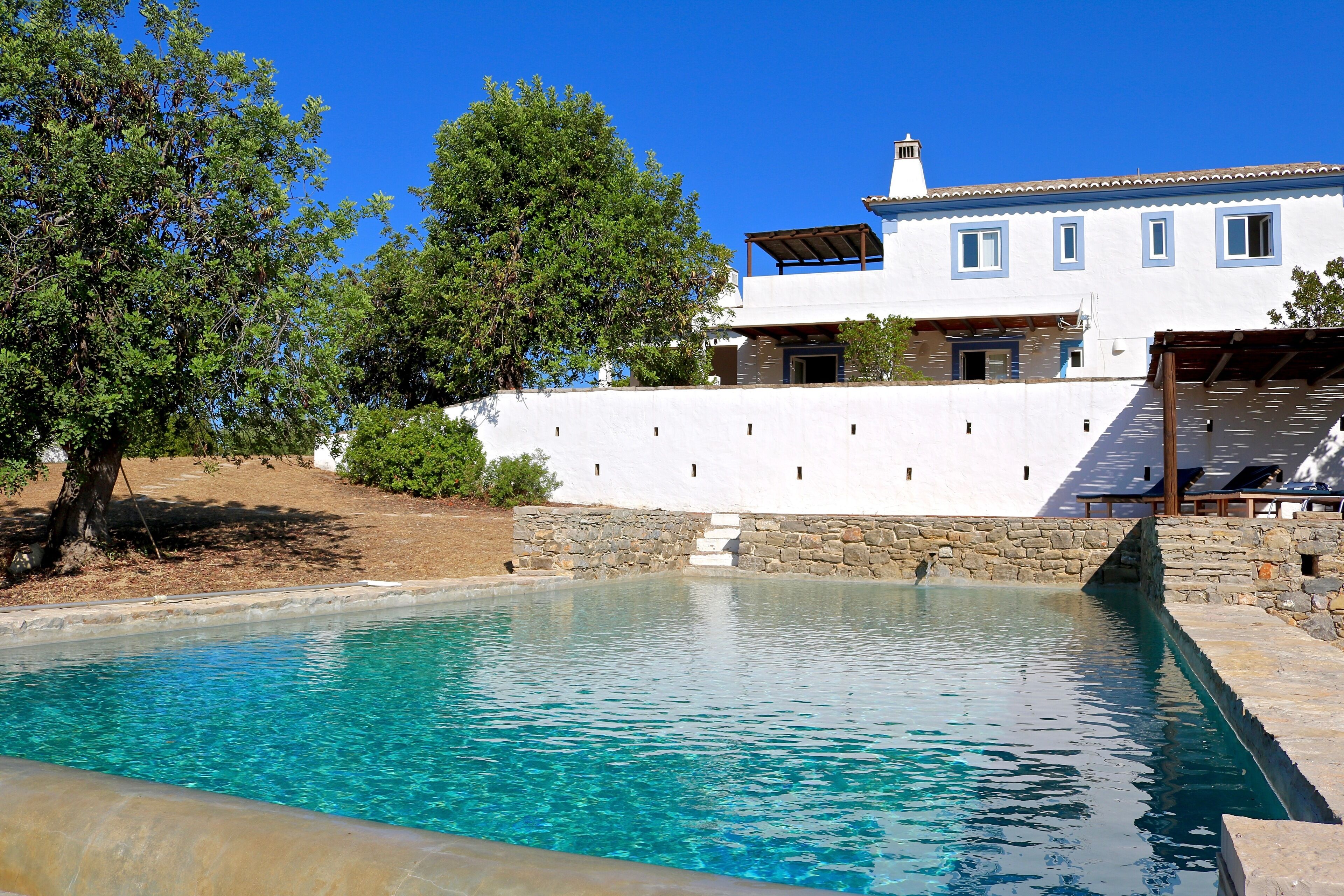 Luxurious Rural Farmhouse with an Infinity Pool , stunning views and location