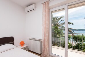 Deluxe Room, Sea View | Soundproofing, free WiFi, bed sheets - City B&B (Orebic)