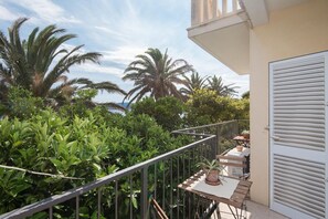 Habitació superior, vistes al mar | Balcó