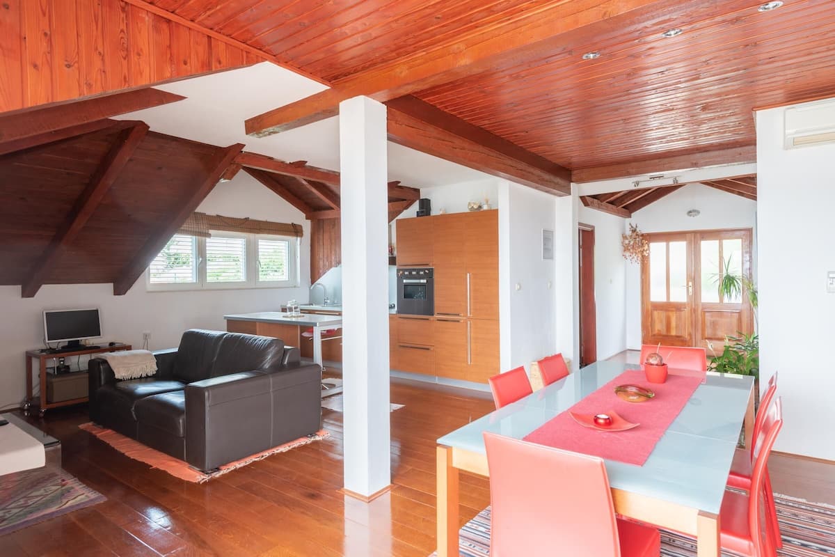 Superior Apartment | 2 bedrooms, soundproofing, free WiFi, bed sheets