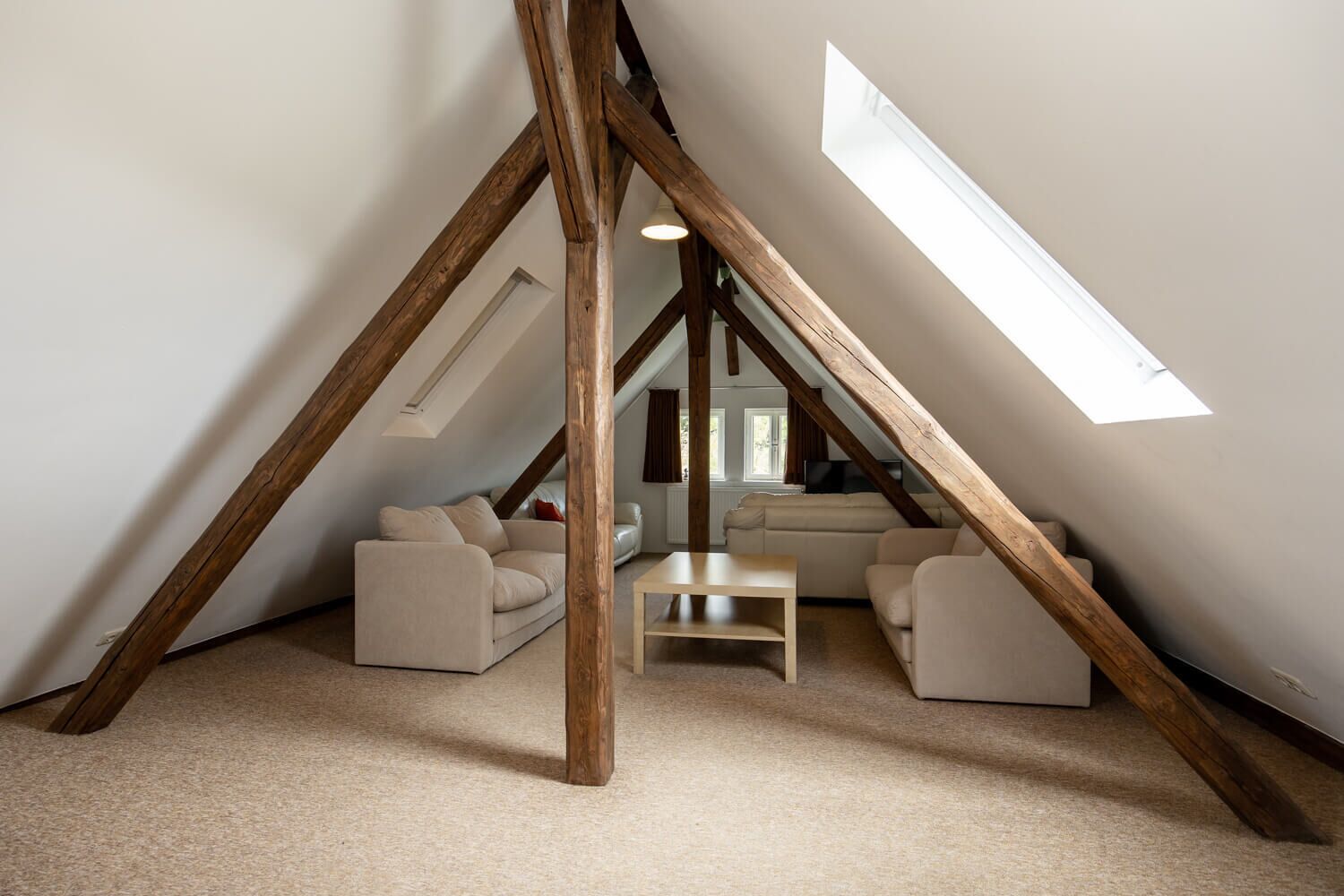 Smart-TV, Videospiele, DVD-Player, Tischfußball