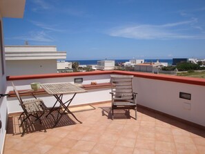 Outdoor dining - Beautiful architect villa, sea views, WiFi (Torre Santa Sabina)