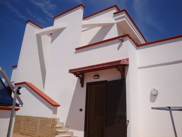 Exterior - Beautiful architect villa, sea views, WiFi (Torre Santa Sabina)