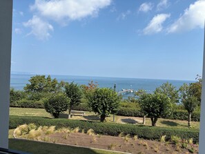 A coastal view with a park area, a bench, and a pier extending into the water. - Waterview Cloud Luxury Apartment with Ocean View | Pool | Family | Dog | Fireplace (Sellin)