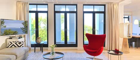 Flachbildfernseher, Kamin, DVD-Player, Bücher