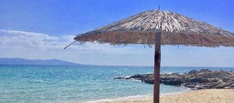 Sunlit, newly renovated apartment with 20sqm balcony and sea view 