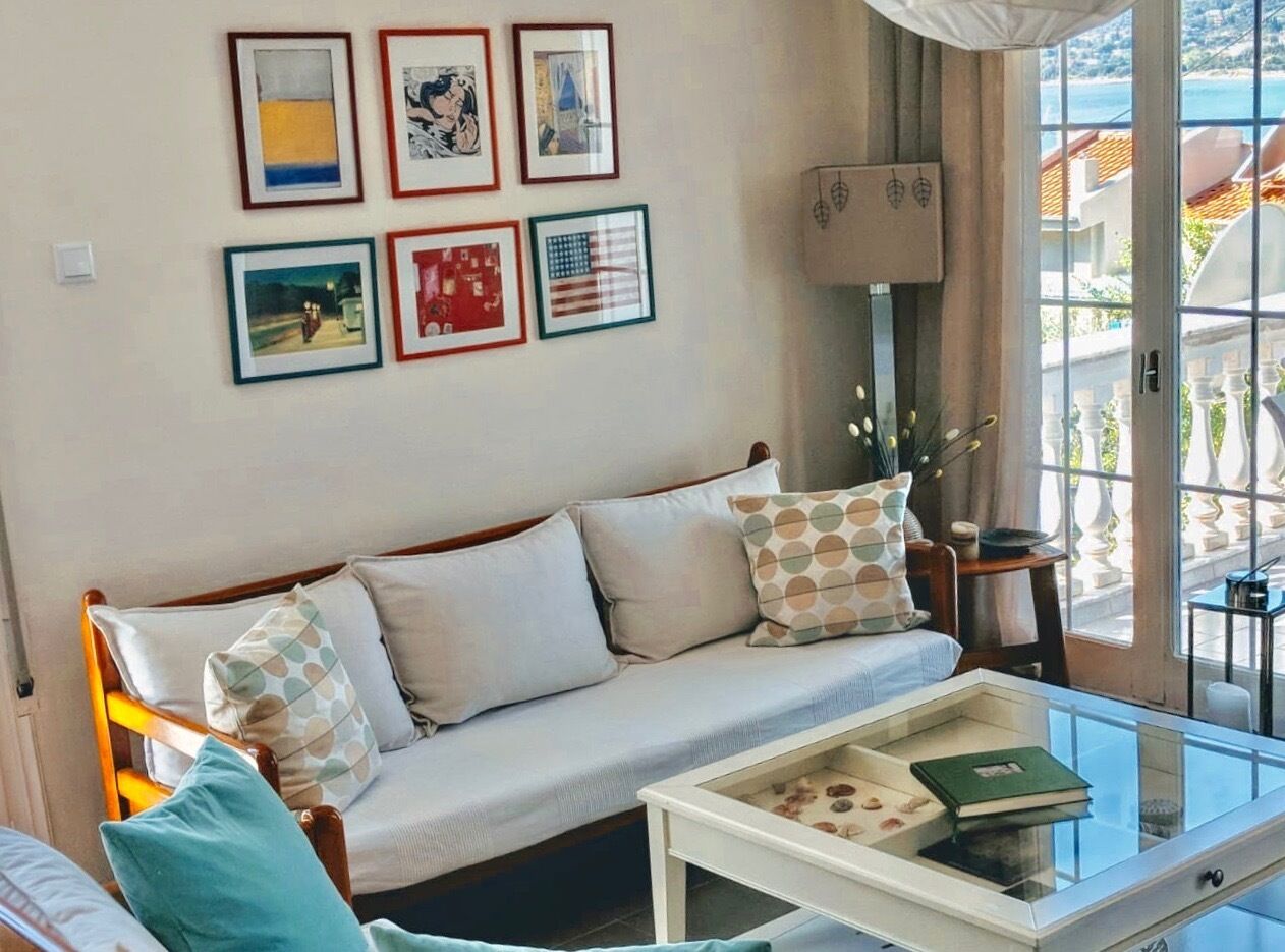 Sunlit, newly renovated apartment with 20sqm balcony and sea view 