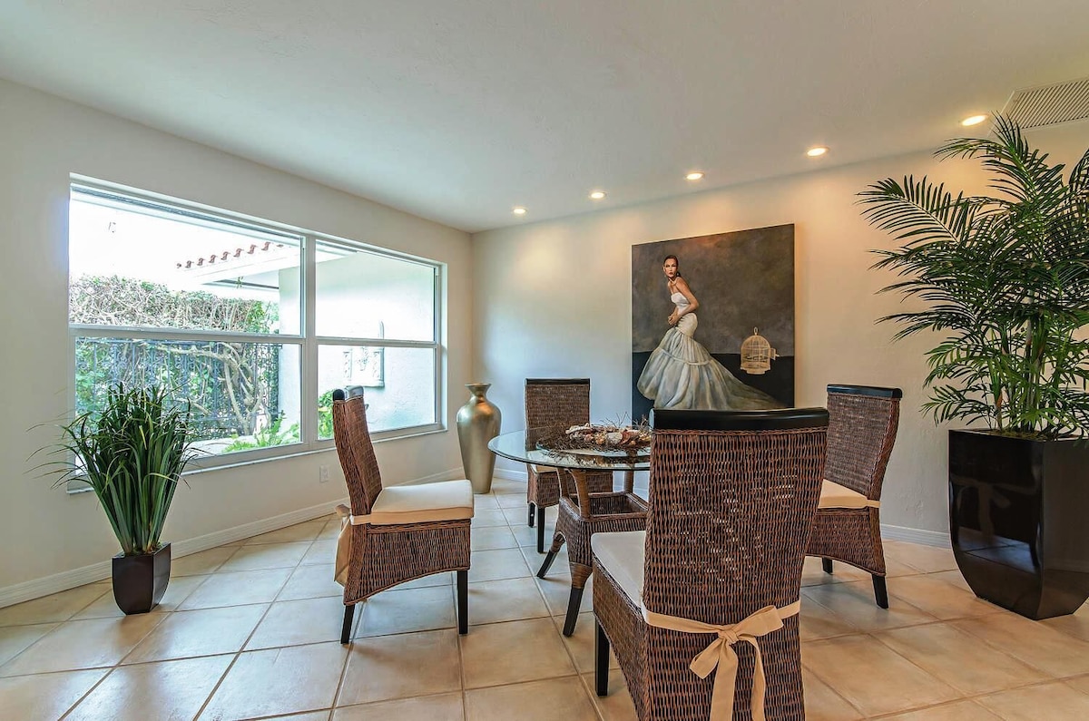 Photo 3 of Exclusive Villa - Lakeside, 4 Minutes to Private Beach, Free Wifi