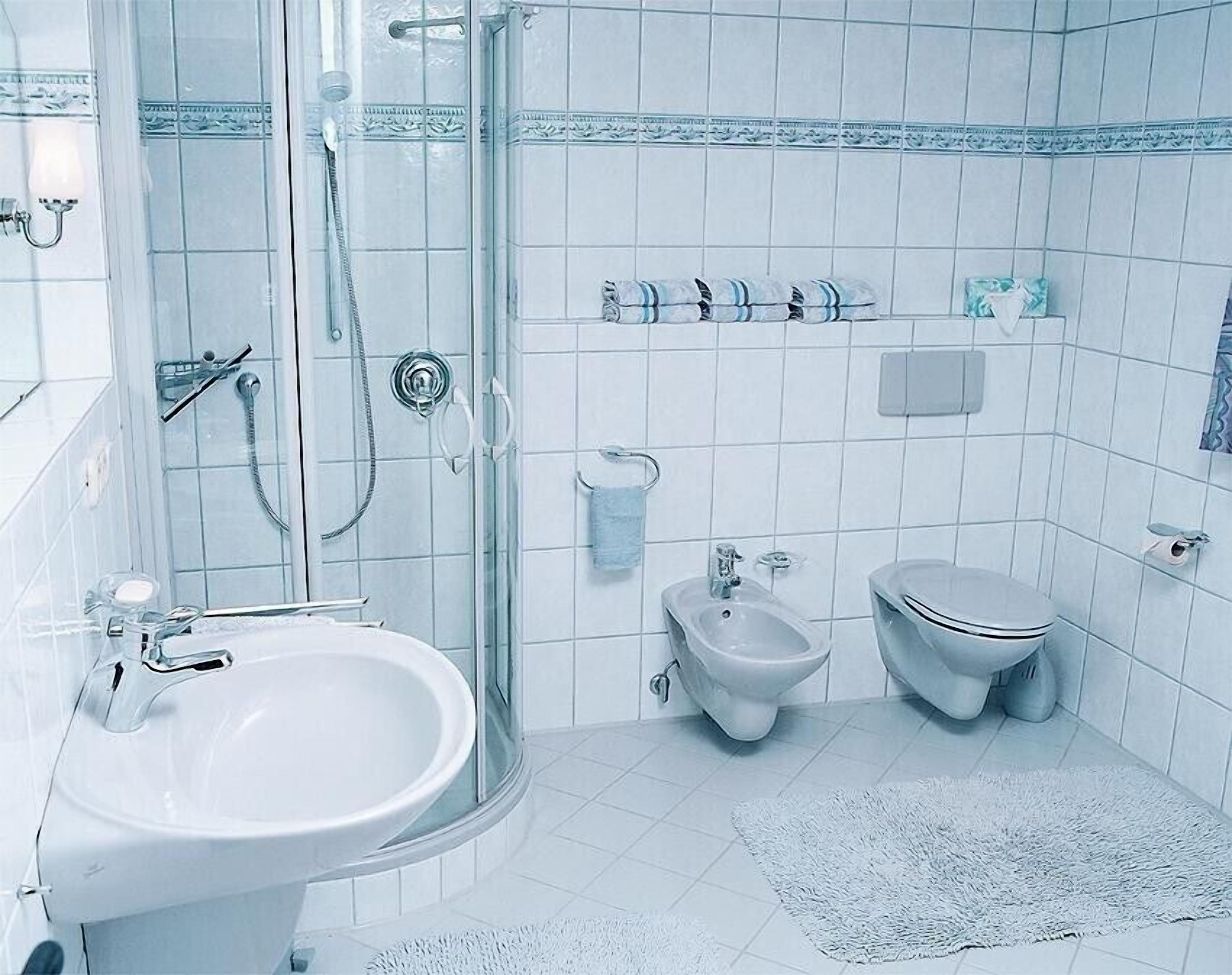 Badewanne, Haartrockner, Bidet, Handtücher