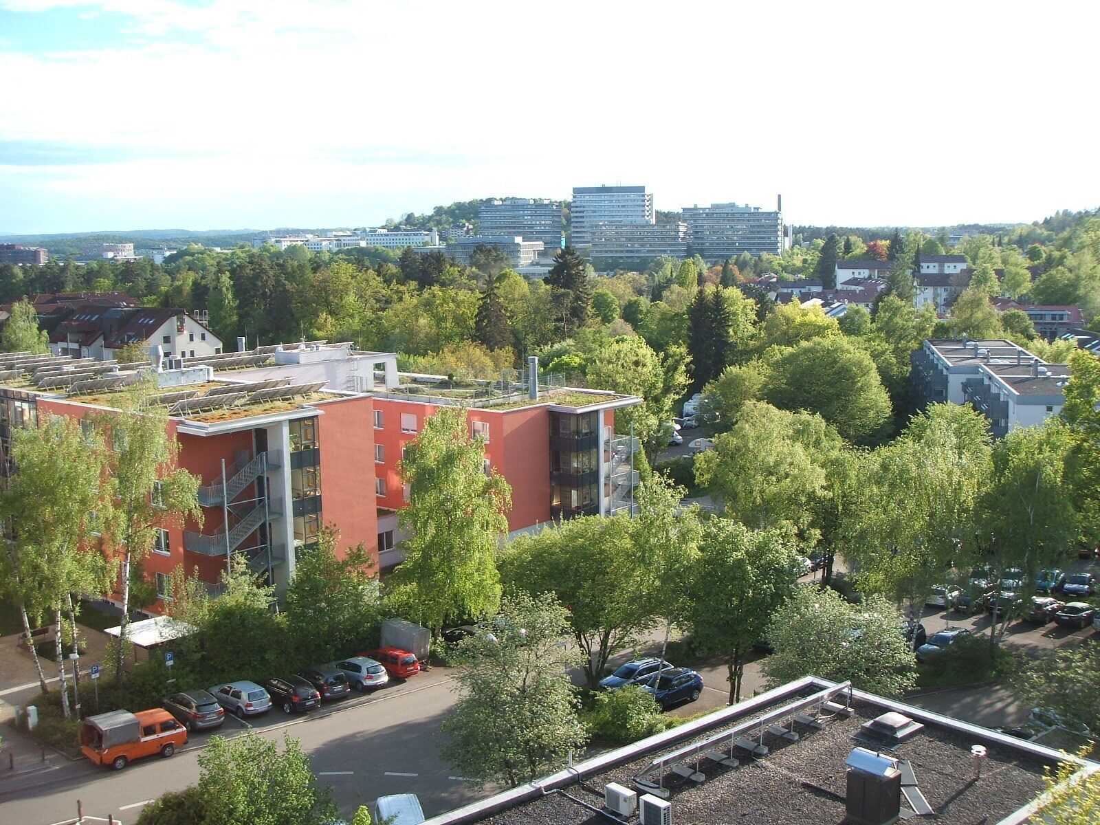 Blick aus dem Fenster auf die Morgenstelle und auf die Kliniken