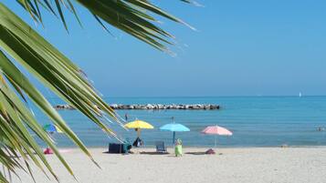 In StrandnĂ€he, LiegestĂŒhle