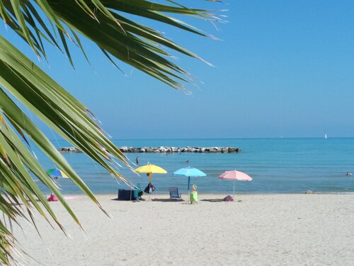 Charming apartment in a fantastic hillside location and near the sea