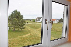 Unclassified image, 4 of 25, button