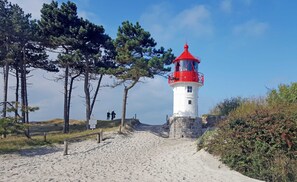 Unclassified image, 2 of 25, button