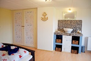 Unclassified image, 5 of 25, button