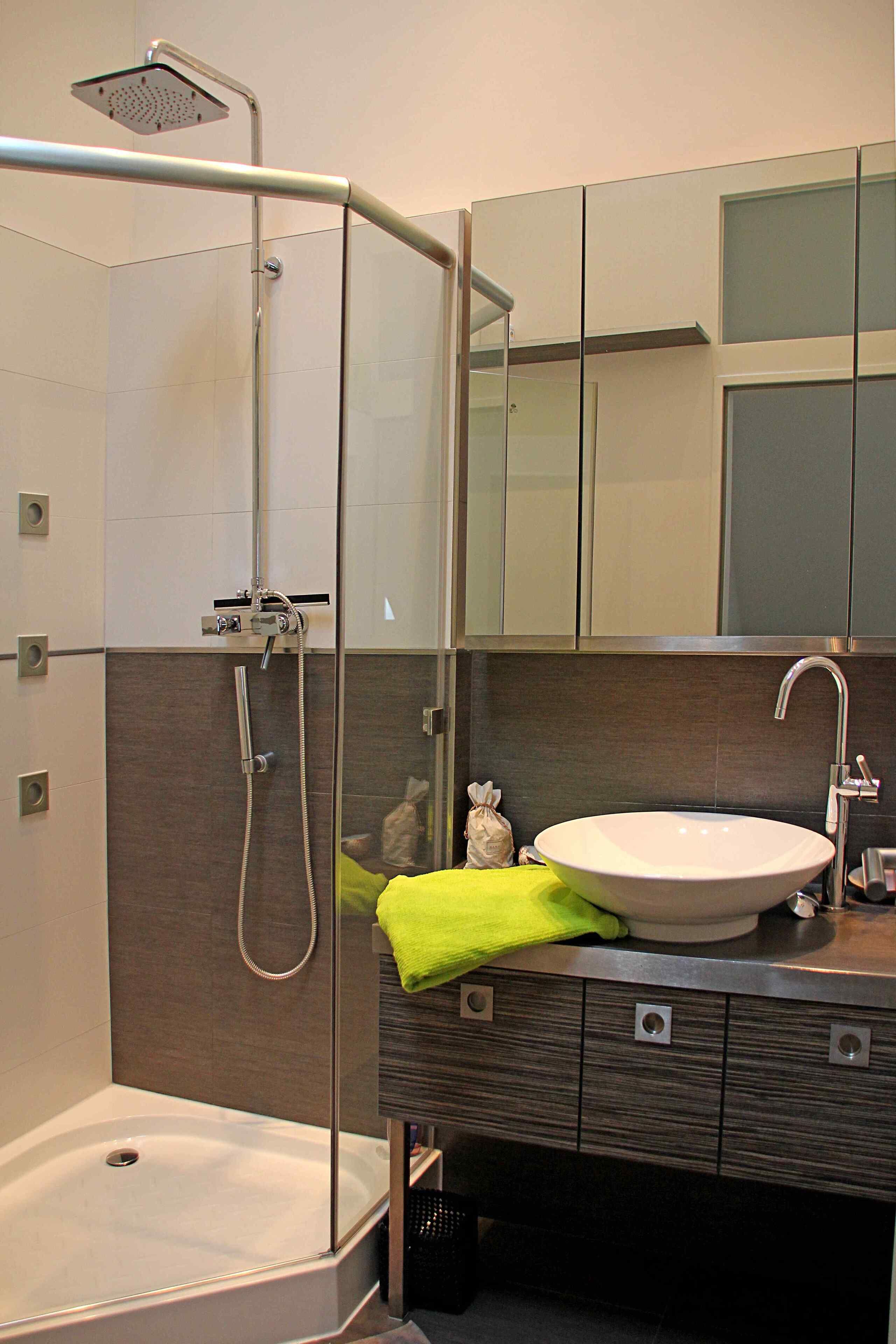 Bright rooftop studio in a quiet side street, Giesing, short distances to town