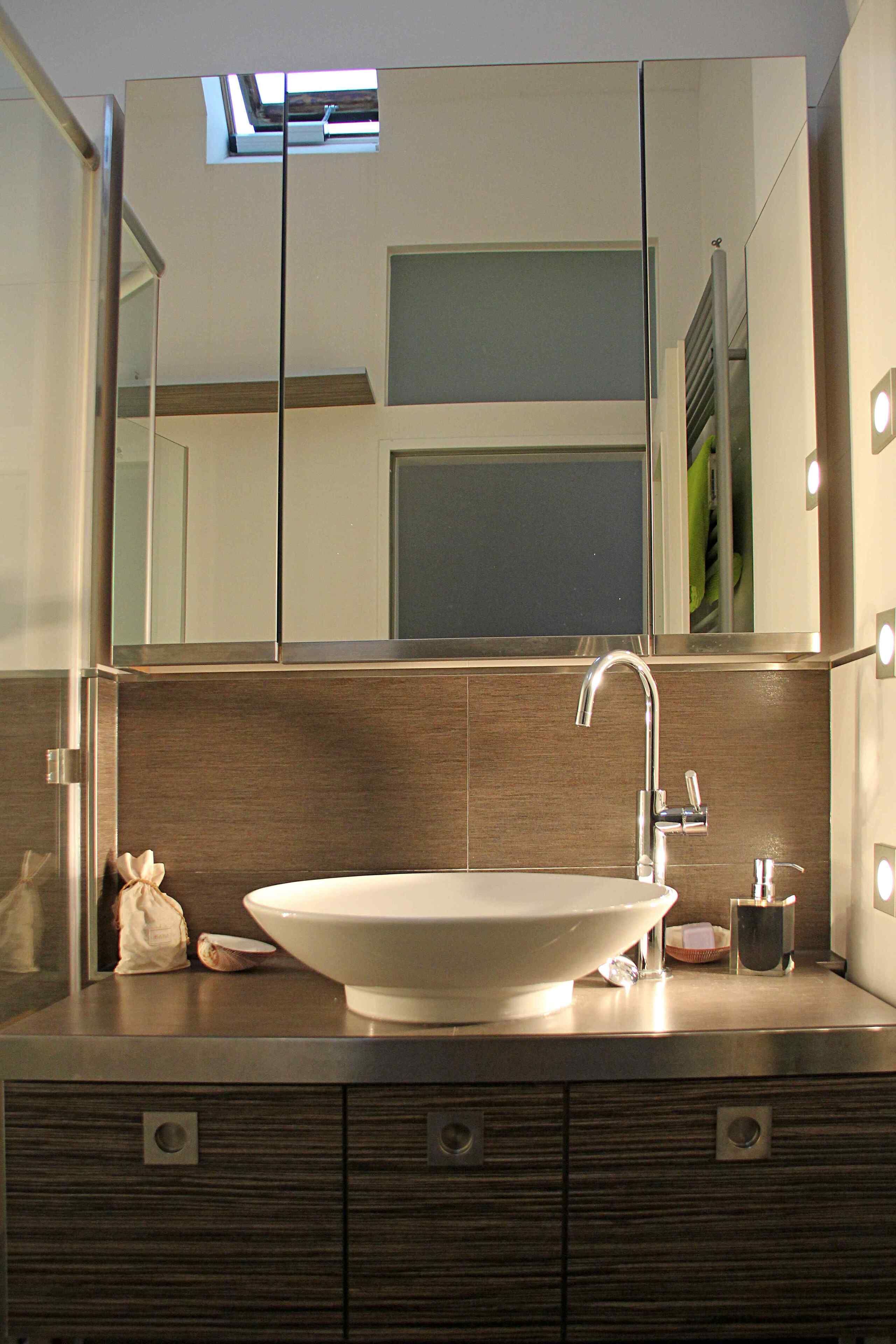 Bright rooftop studio in a quiet side street, Giesing, short distances to town