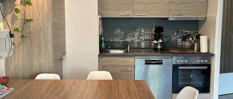 冰箱、微波炉、炉灶、洗碗机