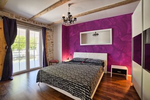 4 bedrooms, iron/ironing board, travel cot, free WiFi