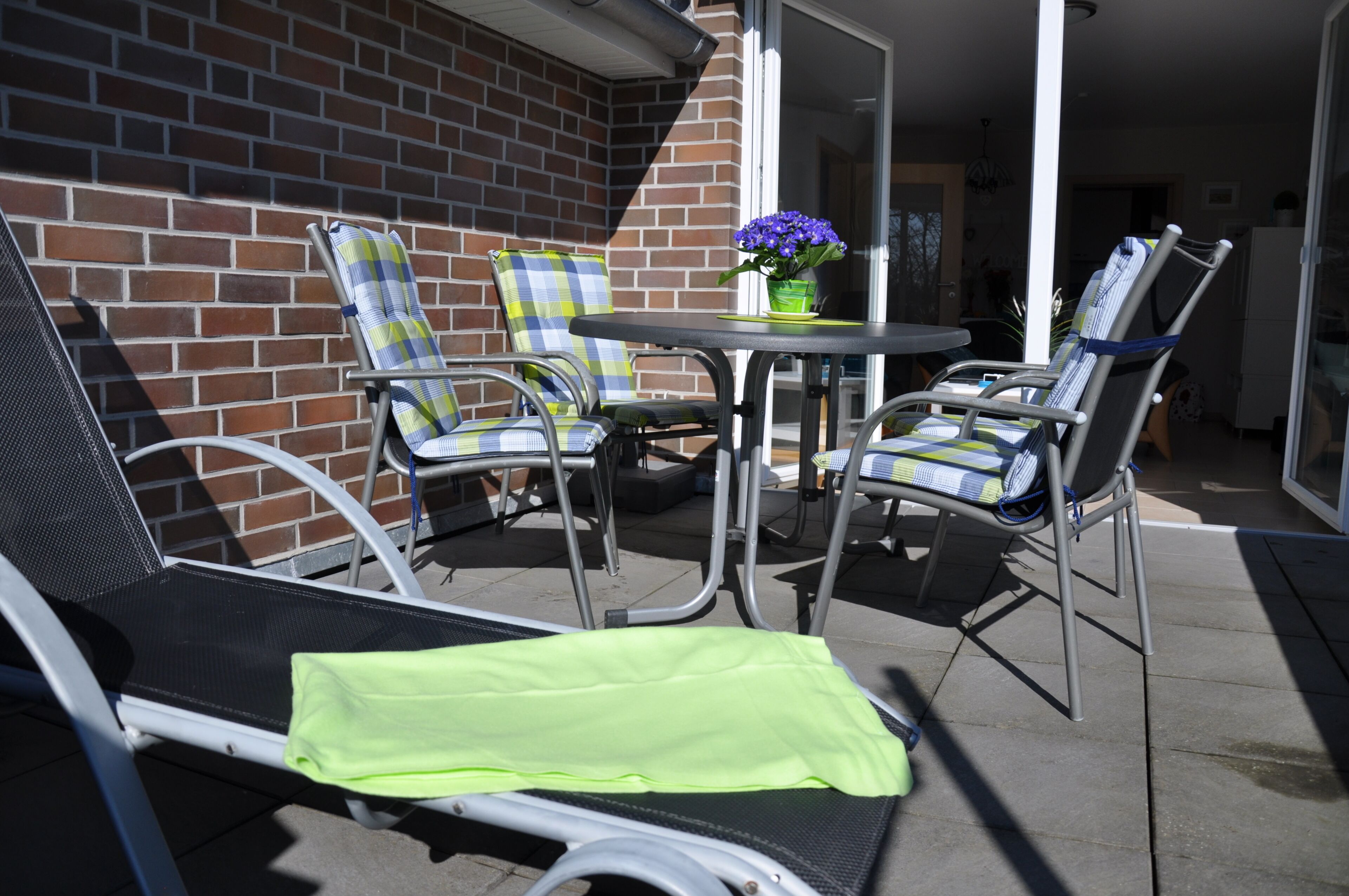 Bright, friendly apartment with a large roof terrace