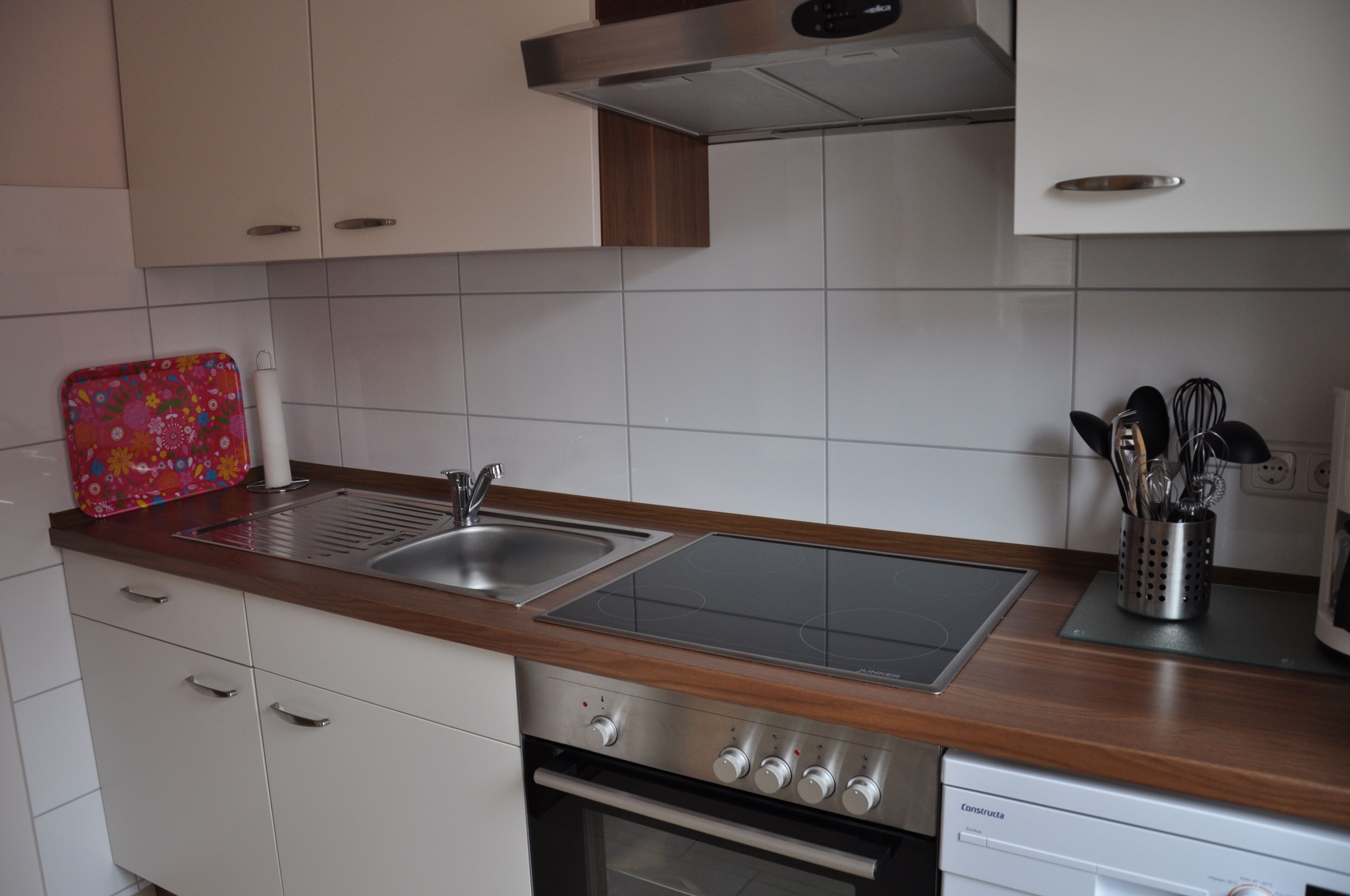 Bright, friendly apartment with a large roof terrace