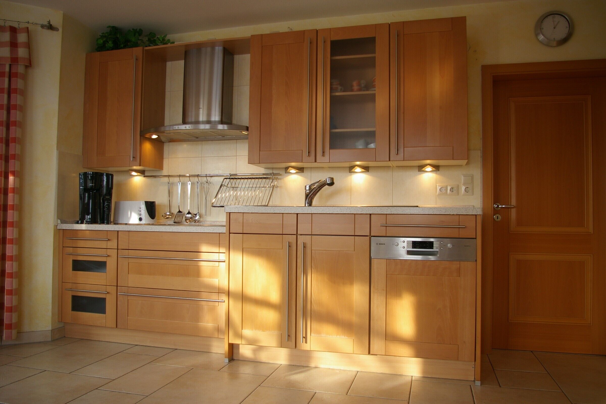 Huge 4-star holiday home with sauna, dike view, 2 min. To the beach