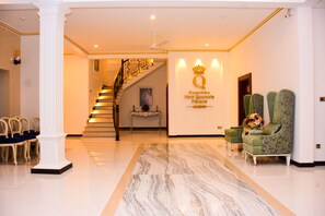 Pintu masuk interior