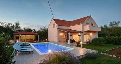 Villa Radosevic near Split, heated pool
