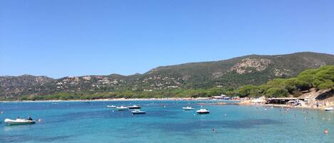 Beach nearby, sun-loungers, beach towels