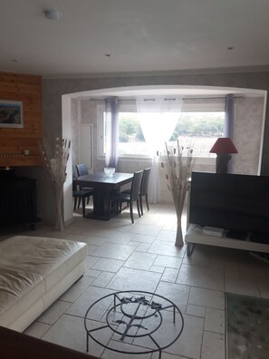 Smart TV, fireplace, DVD player, books - Ideal family villa, comfortable facilities, 110 M2 (Porto-Vecchio)