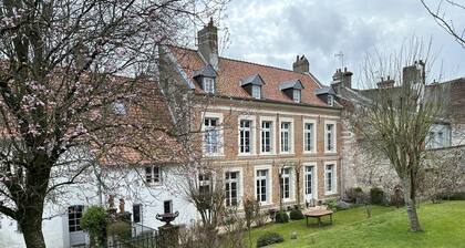 Grande maison de charme 5 chambres au cĆur de Montreuil-sur-Mer