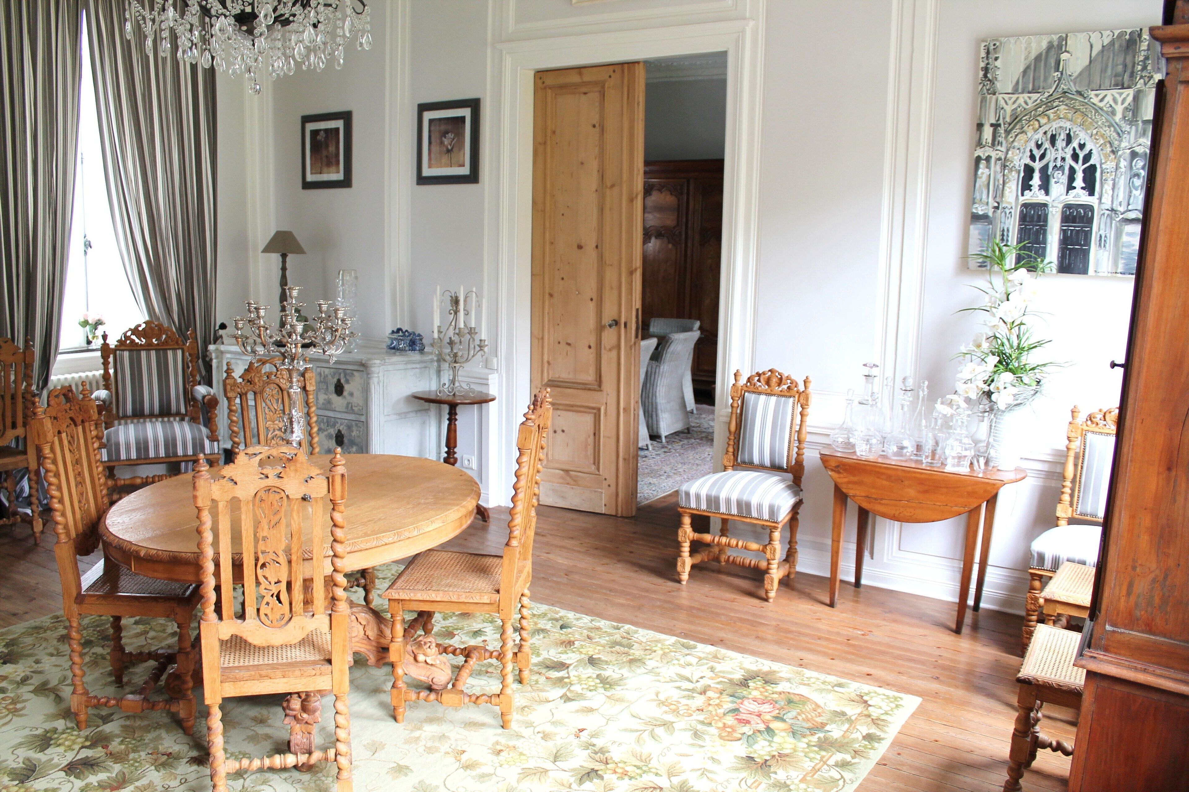 Large 5 bedroom charming house in the heart of Montreuil-sur-Mer