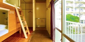 Twin Room,Unisex,Non Smoking | Desk, free WiFi, bed sheets - Guesthouse Opuntia - Hostel (Ishigaki)