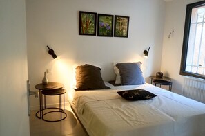 5 bedrooms, iron/ironing board, free WiFi, bed sheets