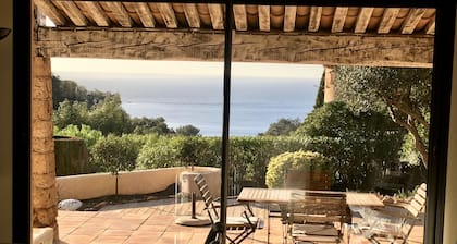 Magnifique villa vue mer, au calme, piscine, jardin, terrasses, 450M de la plage