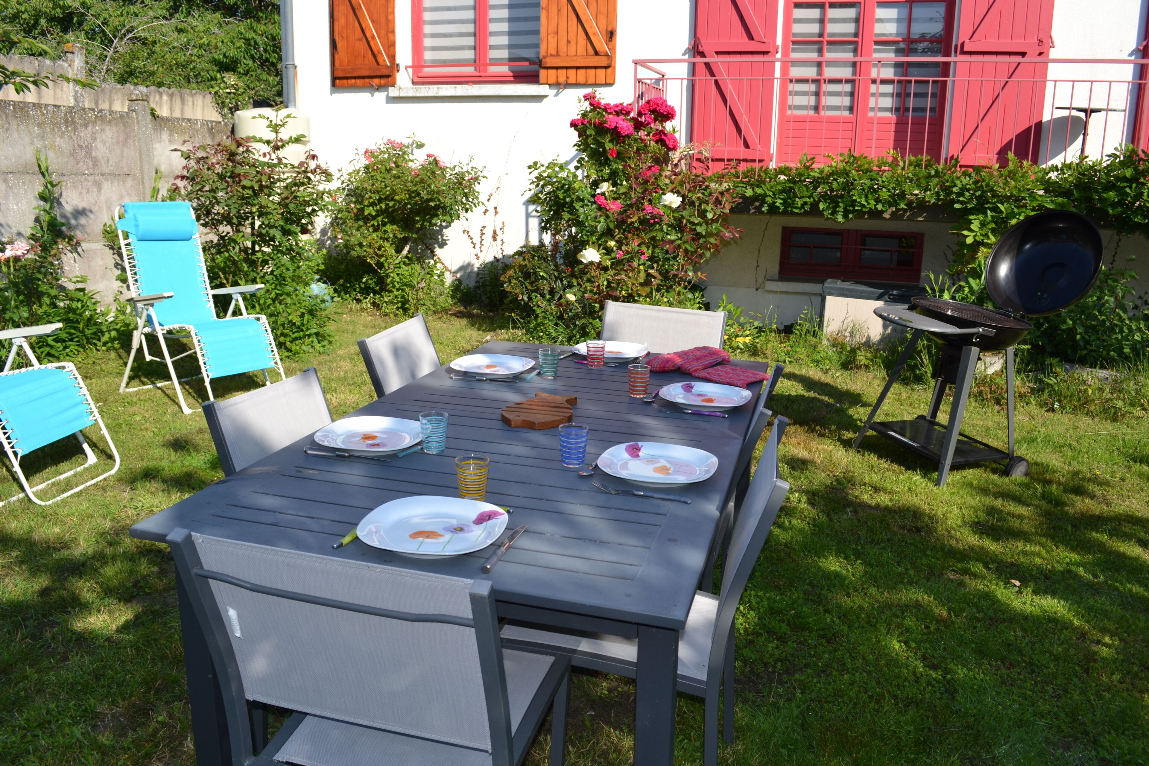 Fully equipped family home with a large garden and free fiber WIFI