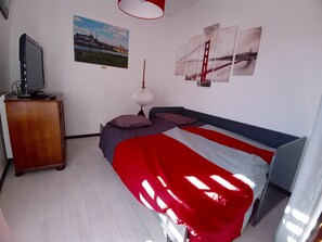 2 chambres, coffre-fort, fer et planche à repasser, lit de bébé portatif