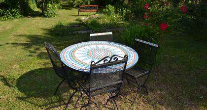 Fully equipped family home with a large garden and free fiber WIFI